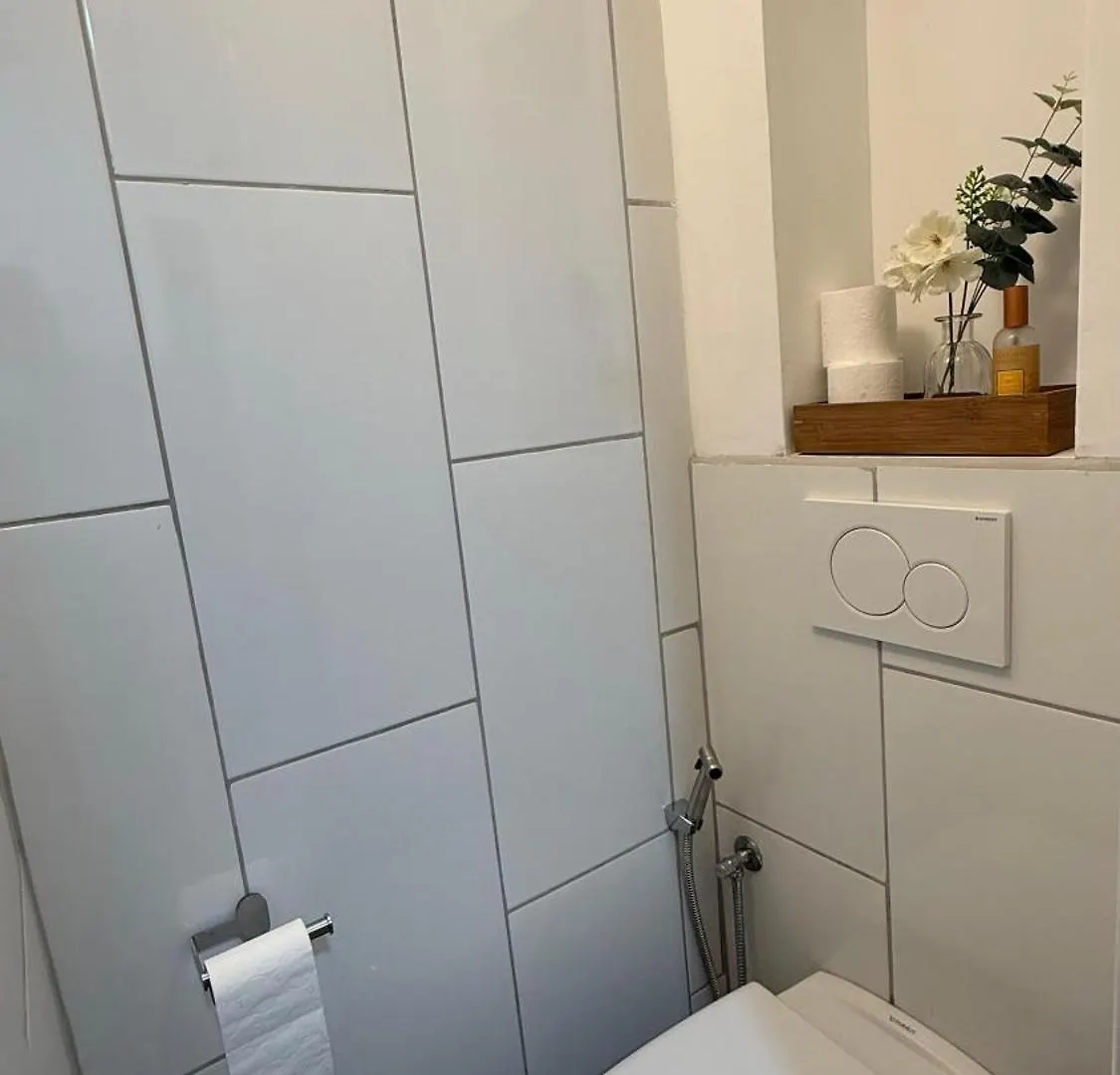 Appartement 2 Pieces Centre Menton Jardin Bioves 0*,  France